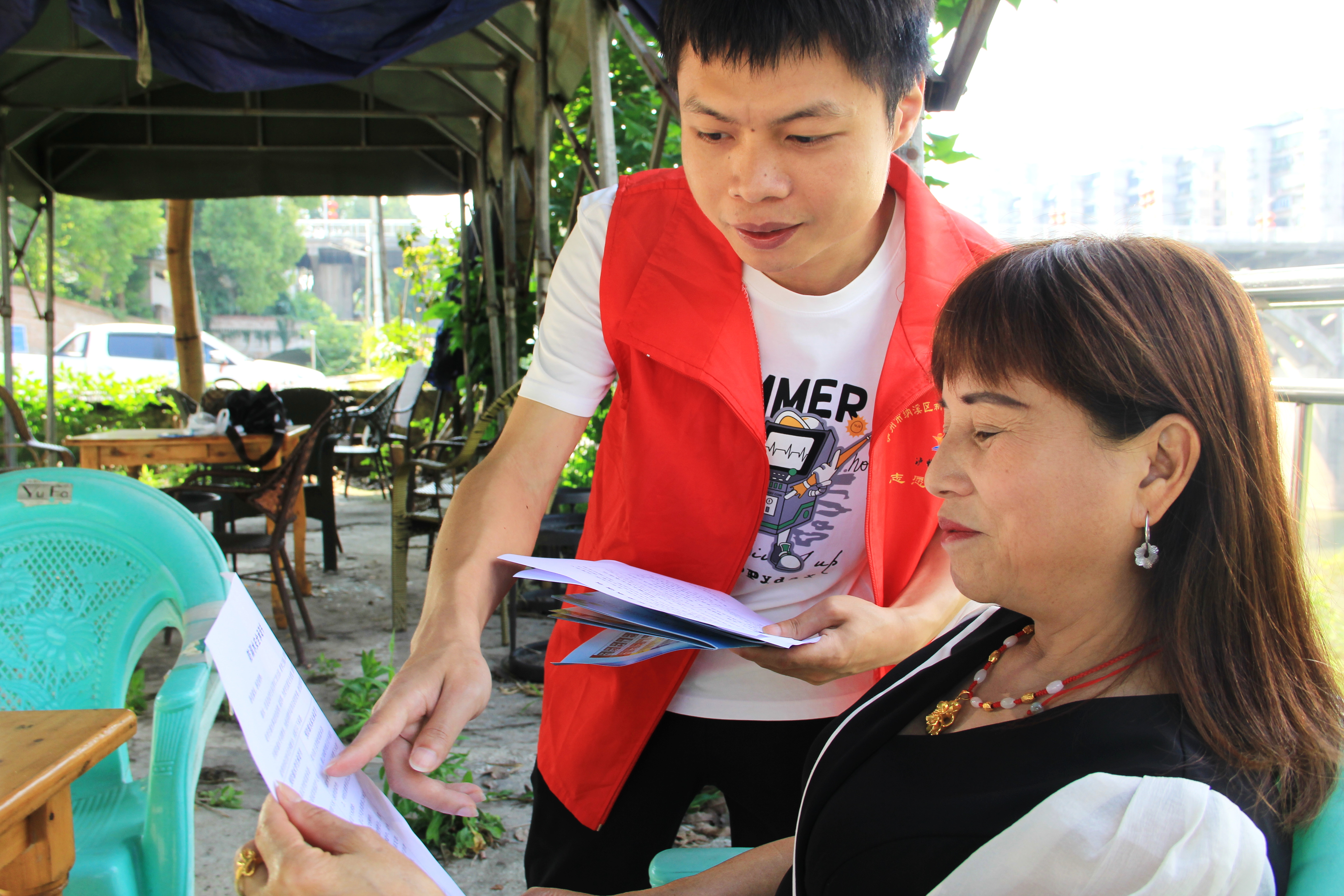 王满裕   摄"进入汛期以来,我们街道通过发放传单,开展志愿服务化动